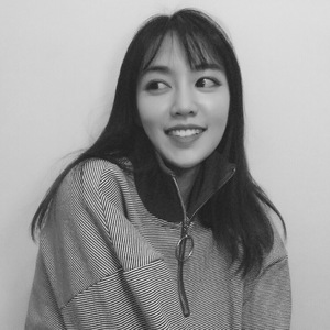 女人脱了内裤让男人操
