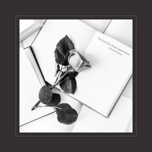 女人脱了内裤让男人操
